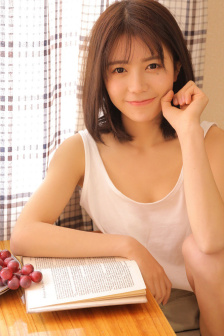 美女穿內裤露出毛